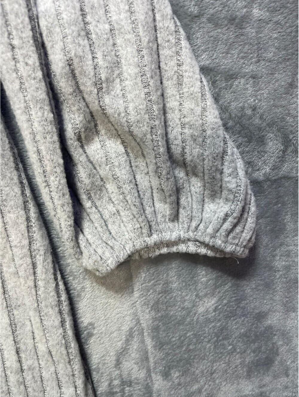 Anneliese Gray Ribbed Knit Pullover Sweater with Keyhole Neck Size Medium - Picture 3 of 7
